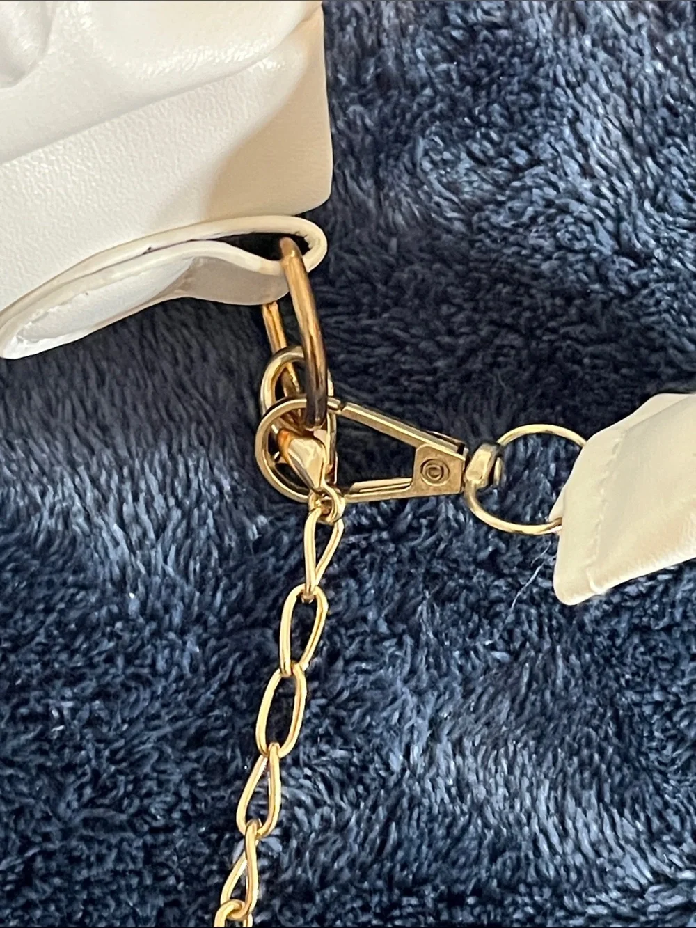 N/A white bow